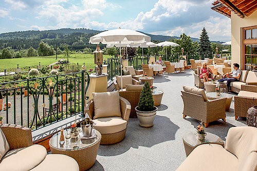 große Terrasse im Wellnesshotel Bayerischer Wald